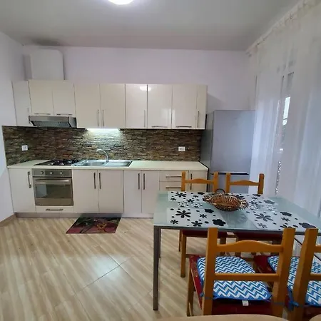 Apartman Cozy & Sunny Not Far From Center Tirana