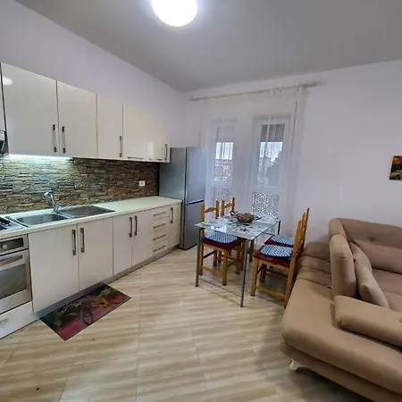 Apartman Cozy & Sunny Not Far From Center Tirana